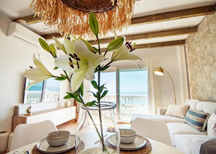 Mara's Seaviews -beachfront - Duplex Penthouse