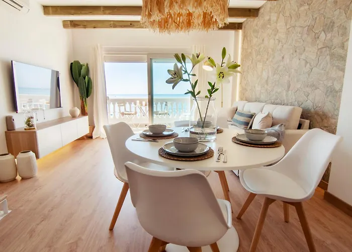 Mara's Seaviews -beachfront - Duplex Penthouse