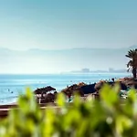 Mara's Seaviews -beachfront - Duplex Penthouse アパート トレモリノス