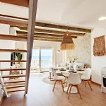 Mara's Seaviews -beachfront - Duplex Penthouse *