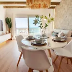 Mara's Seaviews -beachfront - Duplex Penthouse