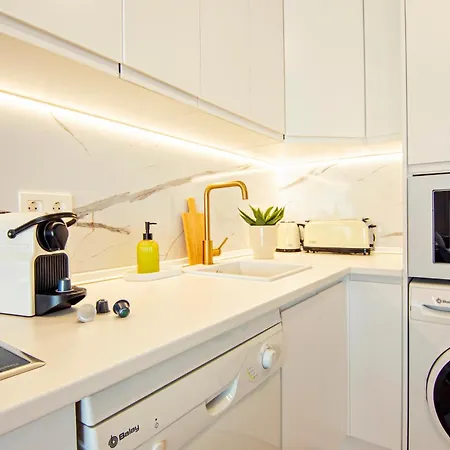 Mara's Seaviews -beachfront - Duplex Penthouse 托雷莫利诺斯