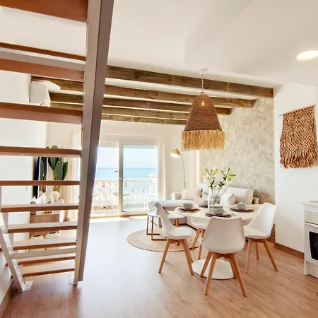 Mara's Seaviews -beachfront - Duplex Penthouse *