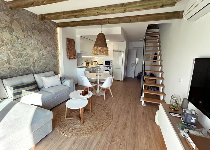 Mara's Seaviews -beachfront - Duplex Penthouse Lägenhet