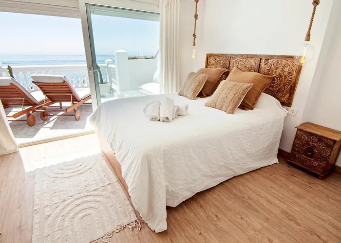 Mara's Seaviews -beachfront - Duplex Penthouse Apartamento Torremolinos