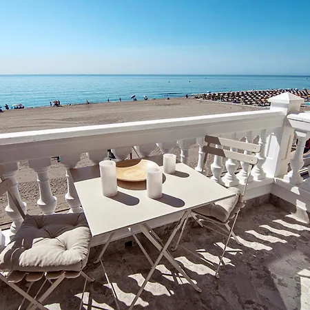Mara's Seaviews -beachfront - Duplex Penthouse Торремолинос