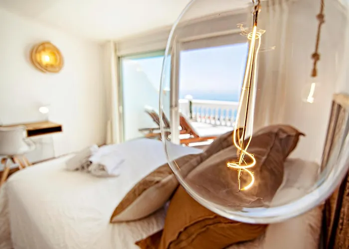 Mara's Seaviews -beachfront - Duplex Penthouse