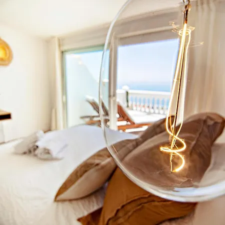 Mara's Seaviews -beachfront - Duplex Penthouse