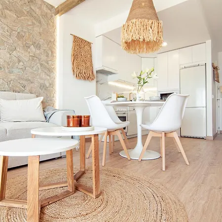 Апартаменти Mara's Seaviews -beachfront - Duplex Penthouse *