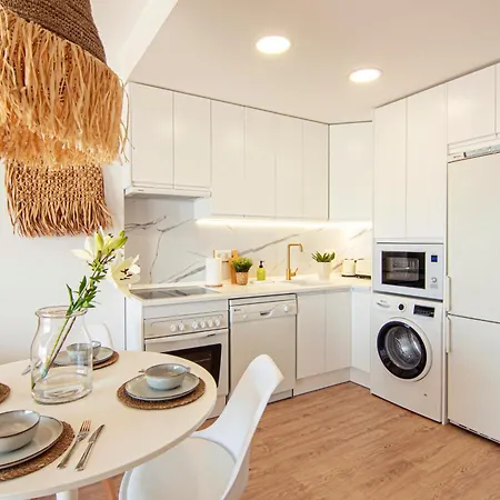 Mara's Seaviews -beachfront - Duplex Penthouse * 토레몰리노스