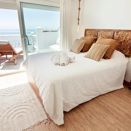 Mara's Seaviews -beachfront - Duplex Penthouse 아파트 토레몰리노스
