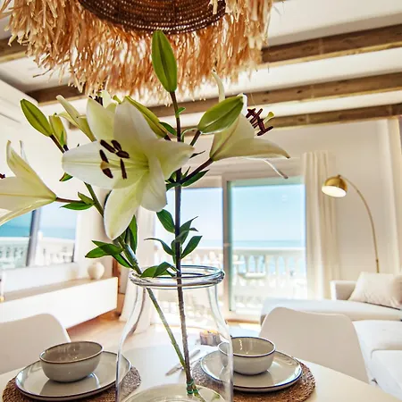 Mara's Seaviews -beachfront - Duplex Penthouse